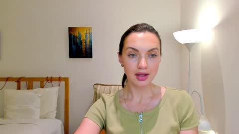 Snapshot of lovelyeemia chatting on January 3, 1:47 pm Mia online show from January 3, 1:47 pm