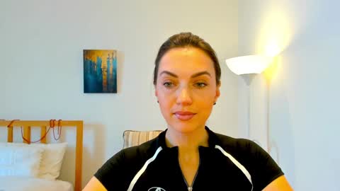 Snapshot of lovelyeemia chatting on January 7, 10:11 am Mia online show from January 7, 10:11 am