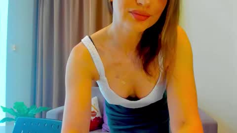 Snapshot of lovelyeemia chatting on September 10, 2:33 am Mia online show from September 10, 2:33 am