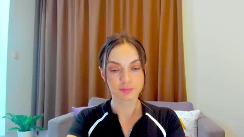 Snapshot of lovelyeemia chatting on September 12, 10:26 am Mia online show from September 12, 10:26 am