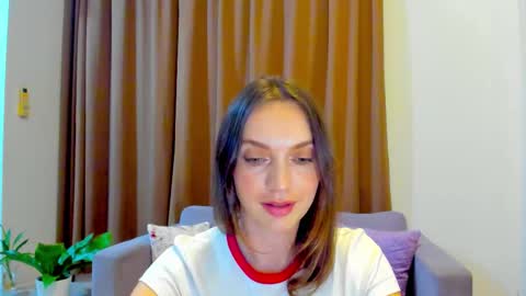 Snapshot of lovelyeemia chatting on September 20, 1:56 pm Mia online show from September 20, 1:56 pm