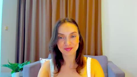 Snapshot of lovelyeemia chatting on September 24, 10:18 am Mia online show from September 24, 10:18 am