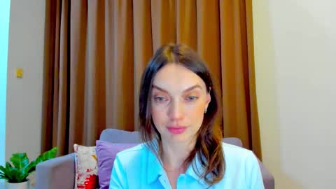 Snapshot of lovelyeemia chatting on October 5, 12:03 pm Mia online show from October 5, 12:03 pm