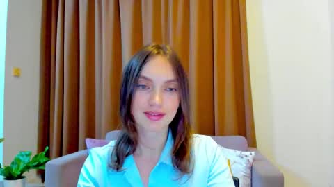 Snapshot of lovelyeemia chatting on October 10, 11:09 am Mia online show from October 10, 11:09 am