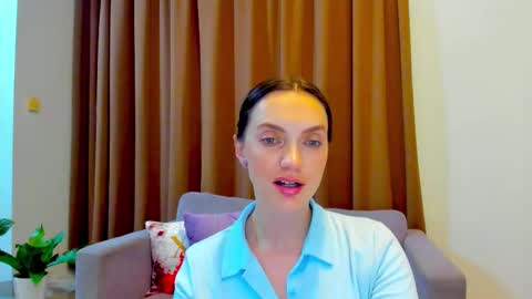 Snapshot of lovelyeemia chatting on October 15, 11:21 am Mia online show from October 15, 11:21 am