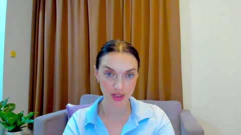 Snapshot of lovelyeemia chatting on October 17, 11:46 am Mia online show from October 17, 11:46 am