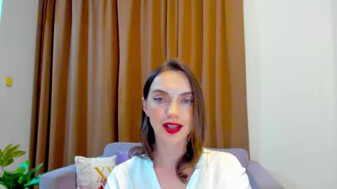 Snapshot of lovelyeemia chatting on October 18, 2:40 pm Mia online show from October 18, 2:40 pm