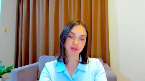 Snapshot of lovelyeemia chatting on October 22, 10:37 am Mia online show from October 22, 10:37 am