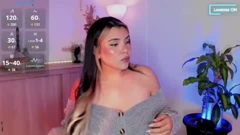 Snapshot of lovelygirl45 chatting on April 27, 2:09 am Valerie online show from April 27, 2:09 am