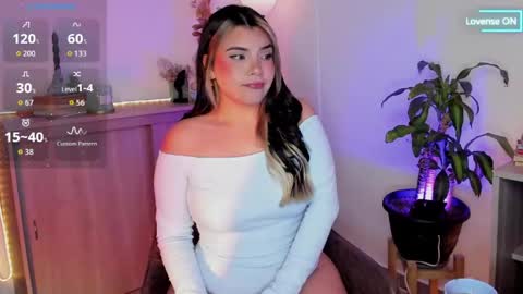Snapshot of lovelygirl45 chatting on May 6, 2:51 am Valerie online show from May 6, 2:51 am