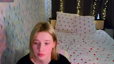 Snapshot of lovelygirllss chatting on April 10, 11:04 am your sweet girls online show from April 10, 11:04 am