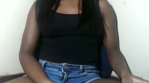 lovelylarra online show from January 17, 11:08 pm