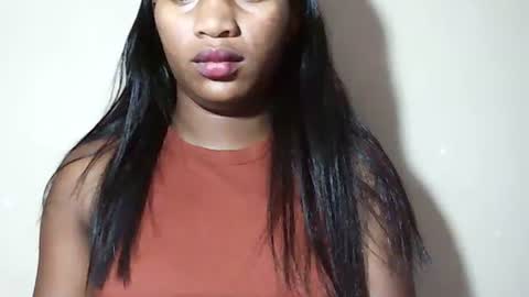 lovelylarra online show from April 18, 8:07 am