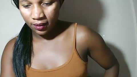 Snapshot of lovelylarra chatting on May 1, 9:25 am lovelylarra online show from May 1, 9:25 am