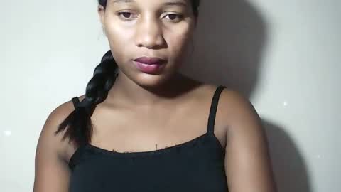 Snapshot of lovelylarra chatting on May 8, 6:52 am lovelylarra online show from May 8, 6:52 am