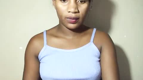 Snapshot of lovelylarra chatting on May 16, 11:42 am lovelylarra online show from May 16, 11:42 am
