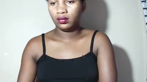 Snapshot of lovelylarra chatting on May 17, 6:44 am lovelylarra online show from May 17, 6:44 am