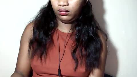lovelylarra online show from July 12, 8:49 am