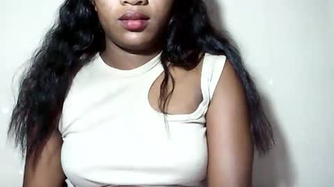 lovelylarra online show from July 18, 8:07 am