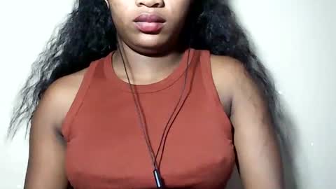 lovelylarra online show from July 25, 10:18 pm