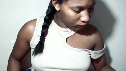 lovelylarra online show from July 26, 7:32 pm