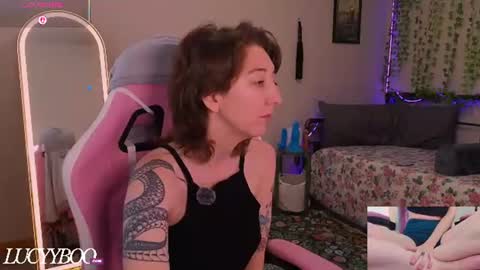 lovelylittlelucyy online show from July 20, 10:45 pm