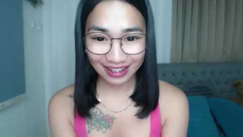 Snapshot of lovelymae18 chatting on March 28, 12:10 am lovelymae18 online show from March 28, 12:10 am