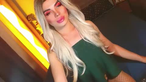 lovelymiss_shyna11 online show from April 26, 8:45 am