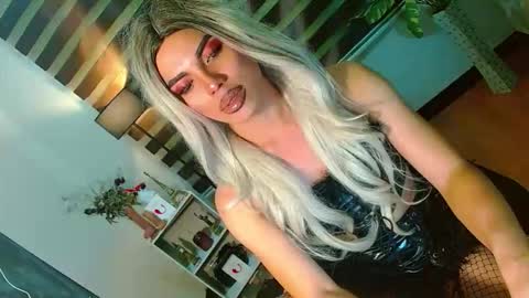 lovelymiss_shyna11 online show from April 26, 8:50 pm