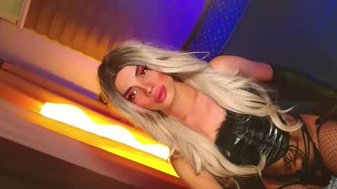 lovelymiss_shyna11 online show from April 27, 8:56 am