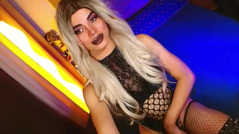 Snapshot of lovelymiss_shyna11 chatting on May 16, 10:36 am lovelymiss_shyna11 online show from May 16, 10:36 am
