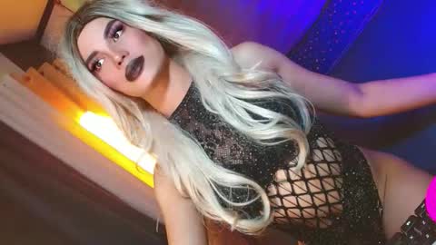Snapshot of lovelymiss_shyna11 chatting on May 19, 7:58 am lovelymiss_shyna11 online show from May 19, 7:58 am
