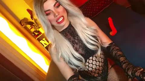 Snapshot of lovelymiss_shyna11 chatting on May 27, 5:32 pm lovelymiss_shyna11 online show from May 27, 5:32 pm