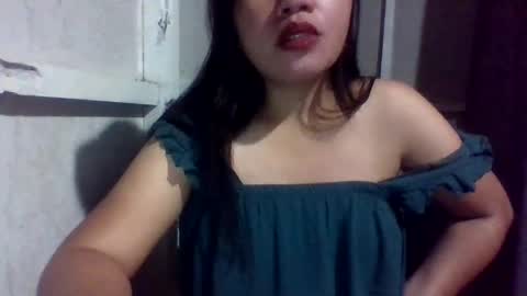 lovelymocha27s online show from November 18, 6:12 pm