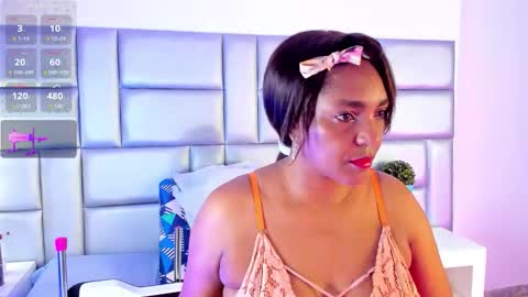 Snapshot of lovelynickyy chatting on October 27, 12:53 pm Nicky online show from October 27, 12:53 pm