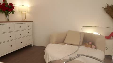 kim online show from April 19, 6:10 pm