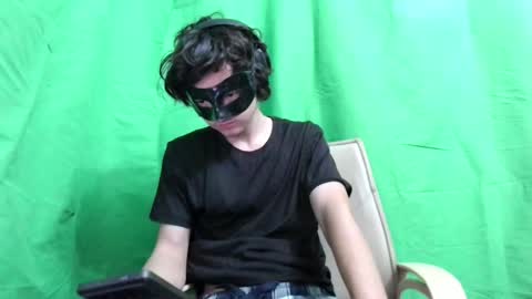 Snapshot of lovelyowner chatting on January 2, 2:43 am .com online show from January 2, 2:43 am