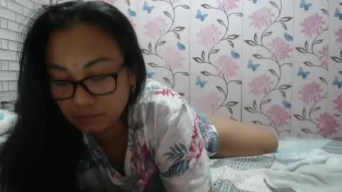 Snapshot of lovelyquey chatting on December 3, 9:45 pm Angelquey online show from December 3, 9:45 pm