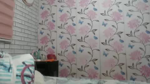 Snapshot of lovelyquey chatting on December 10, 6:54 am Angelquey online show from December 10, 6:54 am