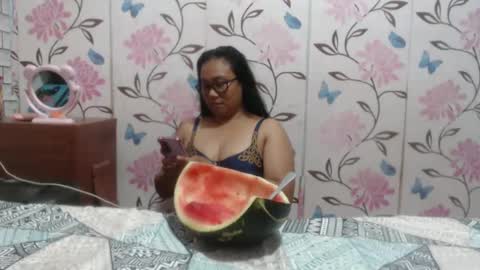 Snapshot of lovelyquey chatting on January 20, 2:22 am Angelquey online show from January 20, 2:22 am