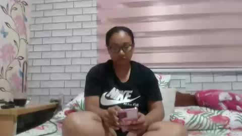 Snapshot of lovelyquey chatting on February 21, 8:27 pm Angelquey online show from February 21, 8:27 pm