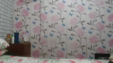 Snapshot of lovelyquey chatting on February 22, 8:53 pm Angelquey online show from February 22, 8:53 pm