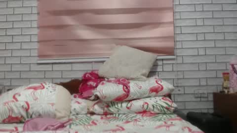 Snapshot of lovelyquey chatting on February 26, 7:38 pm Angelquey online show from February 26, 7:38 pm