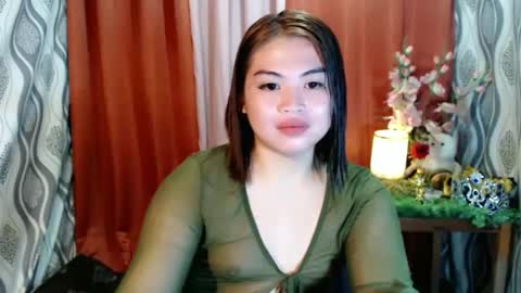 Snapshot of lovelyrhean chatting on December 4, 11:41 am Rhean online show from December 4, 11:41 am