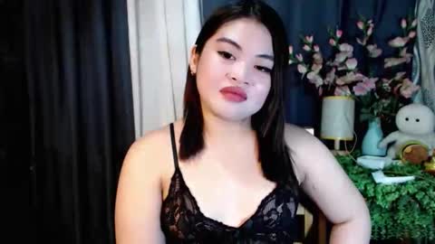 Snapshot of lovelyrhean chatting on October 8, 1:58 am Rhean online show from October 8, 1:58 am