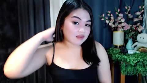 Snapshot of lovelyrhean chatting on October 12, 1:48 am Rhean online show from October 12, 1:48 am