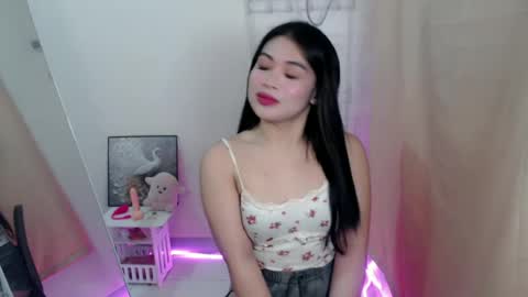 Snapshot of lovelyrhean chatting on July 6, 6:21 am Rhean online show from July 6, 6:21 am