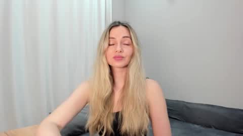 Snapshot of lovelyrose135 chatting on February 27, 4:07 pm Lovely Rose online show from February 27, 4:07 pm