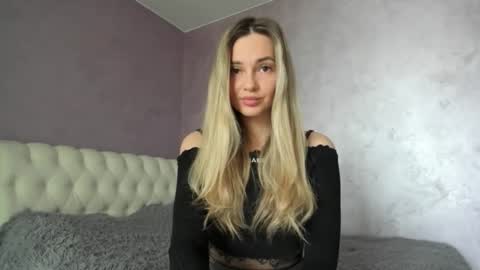 Snapshot of lovelyrose135 chatting on March 28, 9:09 am Lovely Rose online show from March 28, 9:09 am