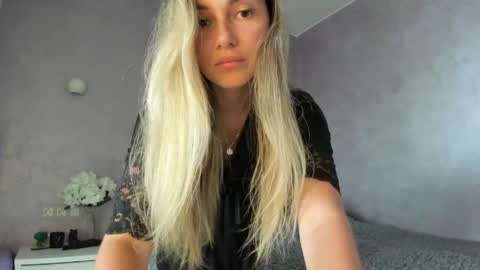 Snapshot of lovelyrose135 chatting on April 29, 10:52 am Lovely Rose online show from April 29, 10:52 am